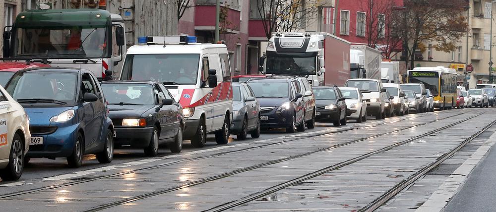 Köpenick dominierte über Wochen den Verkehrsfunk mit Dauerstaustellen.  Foto: Wolfgang Kumm/dpa ++ +++ dpa-Bildfunk +++