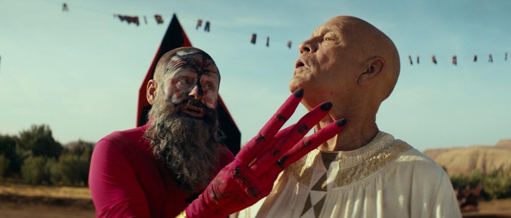 Samuel Finzi (links) und John Malkovich als Seneca in einer Szene des Films „Seneca“.