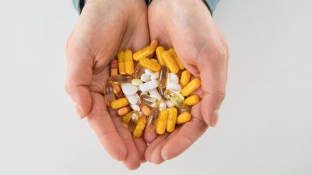 Tabletten im Urlaub günstig auf Vorrat kaufen? Klingt verlockend, ist aber nicht unbedingt eine sichere Sache.