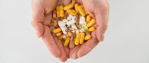 Tabletten im Urlaub günstig auf Vorrat kaufen? Klingt verlockend, ist aber nicht unbedingt eine sichere Sache.