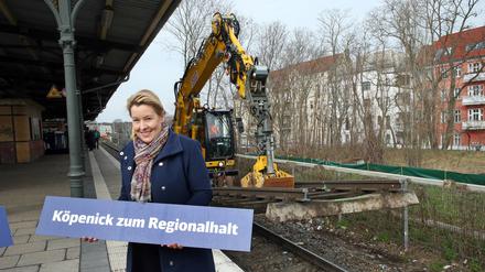 Franziska Giffey beim Baustart auf dem S-Bahnhof Berlin-Köpenick.