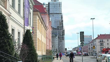 Der Turm der Garnisonkirche in der Breiten Straße ist schon jetzt weithin sichtbar.