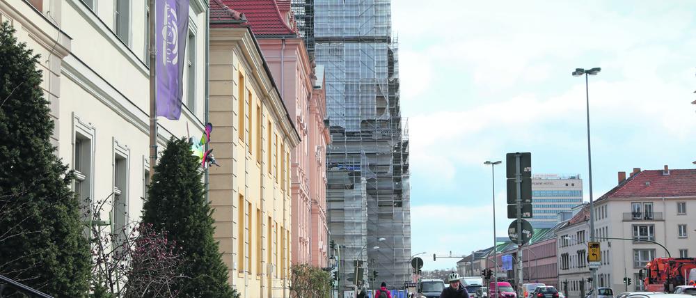Der Turm der Garnisonkirche in der Breiten Straße ist schon jetzt weithin sichtbar.