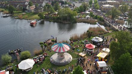 Das Baumblütenfest in Werder findet nächstes Jahr wieder statt, der Rummel dauert fünf Tage.