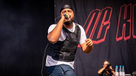 Der Rapper OG Keemo während eines Konzerts.