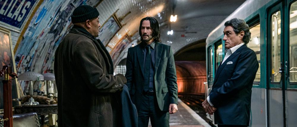 HANDOUT - 26.01.2021, ---: Laurence Fishburne (v.l.n.r.) als Bowery King, Keanu Reeves als John Wick und Ian McShane als Winston in einer Szene des Films «John Wick 4» (undatierte Filmszene). Der Film kommt am 23.03.2023 in die deutschen Kinos. (zu dpa Kinostarts) Foto: Murray Close/Leonine/Lionsgate/dpa - ACHTUNG: Nur zur redaktionellen Verwendung im Zusammenhang mit einer Berichterstattung über den Film und nur mit vollständiger Nennung des vorstehenden Credits +++ dpa-Bildfunk +++