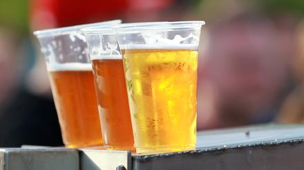 In einem Teil einer Bierlieferung war flüssiges Methamphetamin versteckt gewesen, teilte die Polizei mit (Symbolbild).