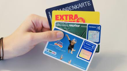 Viele Händler setzen auf die Kundenkarten – vor allem, um an Daten zu kommen.