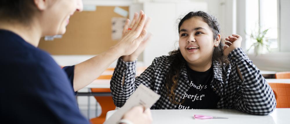 Mithilfe des Bildungsnetzwerkes sollen Jugendliche besser auf das Leben nach der Schule vorbereitet werden. Wenn die Bildung sich verbessert, haben auch die Wirtschaftsbetriebe weniger Sorgen geeignete Fachkräfte zu finden.