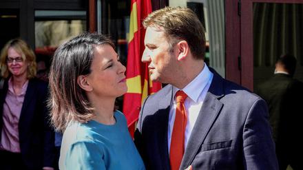 Annalena Baerbock und Nordmazedoniens Außenminister Bujar Osmani.