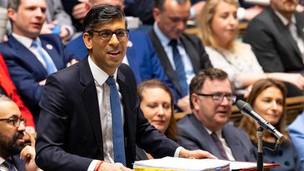 A handout photograph released by the UK Parliament shows Britain's Prime Minister Rishi Sunak standing at the despatch box and speaking during the weekly session of Prime Minister's Questions (PMQs) at the House of Commons, in London, on March 22, 2023. - UK lawmakers endorsed Wednesday a crucial part of Prime Minister Rishi Sunak's post-Brexit deal with the EU to overhaul Northern Irish trade rules, despite a rebellion by ex-leader Boris Johnson and other Conservative eurosceptics. The vote on the so-called "Stormont brake" -- which hands Northern Irish lawmakers an effective veto over new European Union rules being implemented in the UK province -- won the backing of 515 MPs, with just 29 opposed. (Photo by ROGER HARRIS / UK PARLIAMENT / AFP) / RESTRICTED TO EDITORIAL USE - MANDATORY CREDIT " AFP PHOTO / UK PARLIAMENT " - NO USE FOR ENTERTAINMENT, SATIRICAL, MARKETING OR ADVERTISING CAMPAIGNS - EDITORS NOTE THE IMAGE HAS BEEN DIGITALLY ALTERED AT SOURCE TO OBSCURE VISIBLE DOCUMENTS