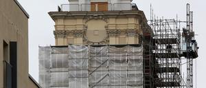 Oben ohne: Erste Gerüstteile am wiedererrichteten Turm der Garnisonkirche wurden abgebaut.