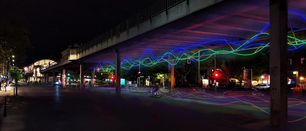 Am 1. April 2023 wird die Lichtinstallation „Nachtspur“ von SKIA Studio auf dem zukünftigen Testfeld des Reallabor Radbahn eröffnet. 