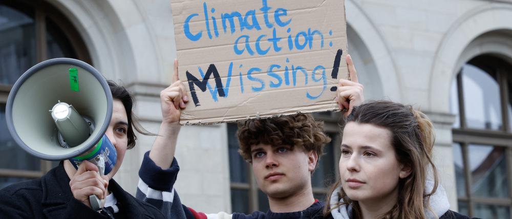 Luisa Neubauer von Fridays For Future bei einer Aktion im März.