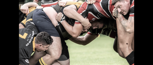 Am Samstag beharken sich der Berliner Rugby Club (Schwarz-Rot) und der Rugby Klub 03 (Schwarz-Gelb) mal wieder bei einem Derby.