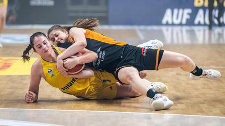 Am Sonnabend wird sich nichts geschenkt. Leonie Kreyenfeld (links) und ihre Kolleginnen von Alba Berlin wollen alles in die Waagschale werfen gegen Herne.
