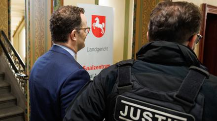 In einem Prozess wegen des versuchten Betrugs in Millionenhöhe bei der Beschaffung von Corona-Schutzmasken war Spahn als Zeuge geladen. 