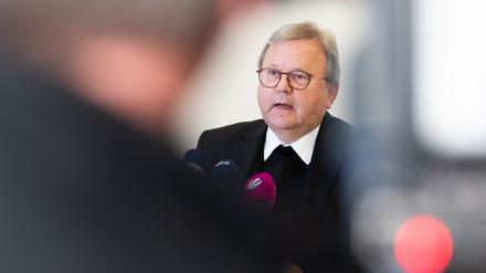 Bischof Franz-Josef Bode bei einer Pressekonferenz im Jahr 2022.