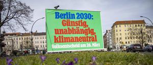 Ein Plakat zum Volksentscheid Berlin 2030 klimaneutral