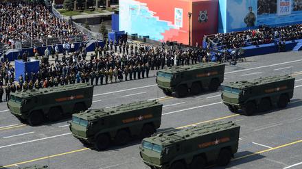 Iskander-Raketen fahren über den Roten Platz in Moskau. Sprengköpfe für diese Waffen sind seit fast 30 Jahren nicht getestet worden.