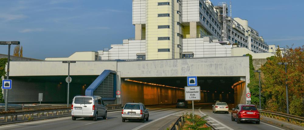 Der Tunnel der früheren Berliner Stadtautobahn an der Schlangenbader Straße muss gesperrt werden.