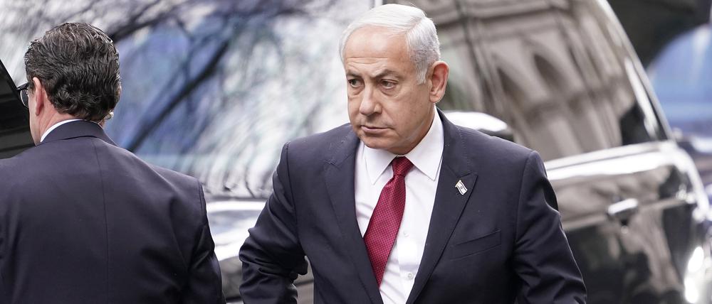 Benjamin Netanjahu, Ministerpräsident von Israel, trifft an der Downing Street für ein Treffen mit dem britischen Premierminister Sunak ein.
