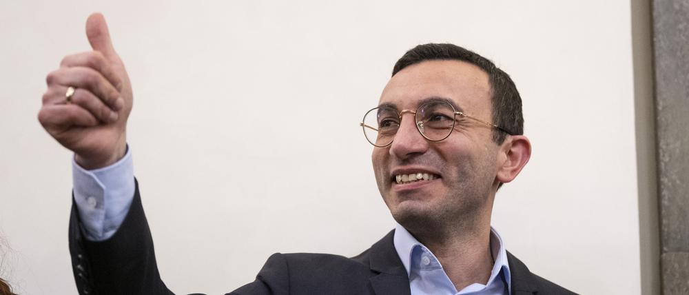 Mike Josef (SPD) kommt nach dem Gewinn der Stichwahl zum Frankfurter Oberbürgermeister in den Römer.