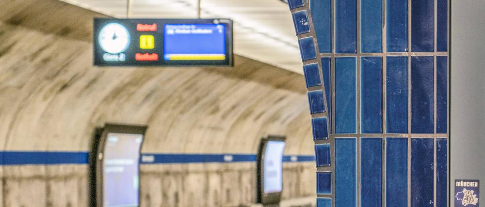 Der Warnstreik im ÖPNV in München am 27. März 2023 betrifft auch U-Bahnen, Züge, und den U-Bahnhof Mariannenplatz.