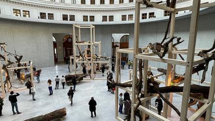 Filigranes Bauwerk: Danh Vos Installation „Tropeaolum“ in der Rotunde der Bourse du Commerce.