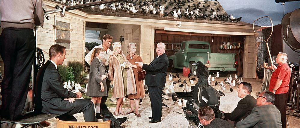 Alfred Hitchcock am Set mit Rod Taylor, Tippi Hedren und Jessica Tandy. 