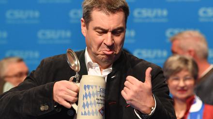 Markus Söder, hier mit bayerischem Bier. 