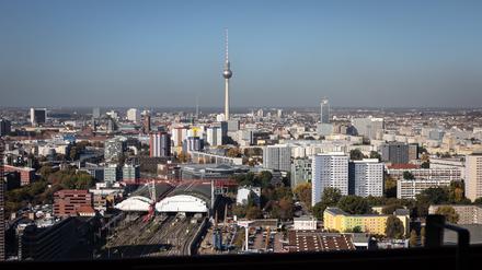 Blick auf den Fernsehturm vom Hochhaus "Edge"