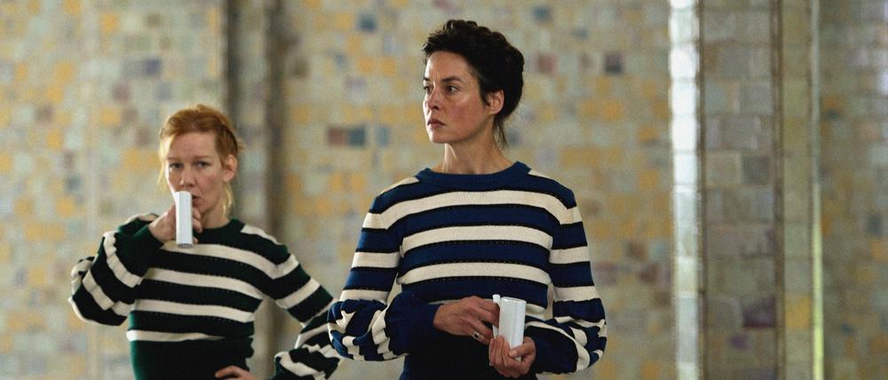 Die postmoderne Kaiserin: Sisi (Susanne Wolff, rechts) und Irma (Sandra Hüller) im Partner-Look.