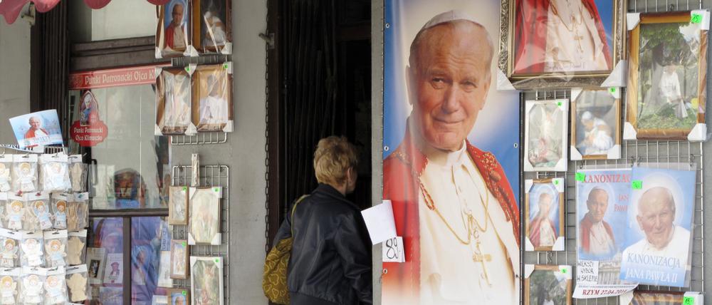 Ein Andenkengeschäft für Wojtyla-Fans im polnischen Wadowice (Archivbild von 2014)