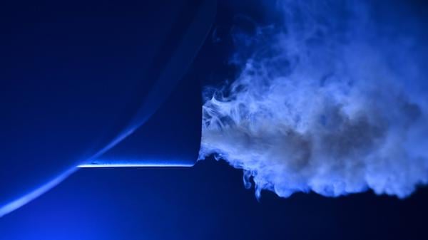 Auspuff mit Abgasen eines Verbrennungsmotors, Dieselmtor, Stuttgart, Baden-Württemberg, Deutschland *** Exhaust with exhaust gases of a combustion engine Diesel engine Stuttgart Baden Württemberg Germany  