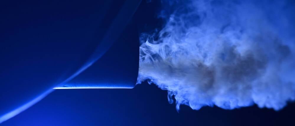 Auspuff mit Abgasen eines Verbrennungsmotors, Dieselmtor, Stuttgart, Baden-Württemberg, Deutschland *** Exhaust with exhaust gases of a combustion engine Diesel engine Stuttgart Baden Württemberg Germany  