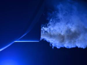 Auspuff mit Abgasen eines Verbrennungsmotors, Dieselmtor, Stuttgart, Baden-Württemberg, Deutschland *** Exhaust with exhaust gases of a combustion engine Diesel engine Stuttgart Baden Württemberg Germany