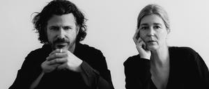 Pierre Jorge Gonzalez wurde in Paris geboren und arbeitet bis heute als Setdesigner für Theater, Film und Ausstellungen. Judith Haase kommt aus Bremen und lebt seit ihrem Architekturstudium in Berlin.