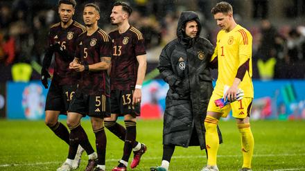 Fragende Gesichter. Die deutschen Nationalspieler nach der Niederlage gegen Belgien.