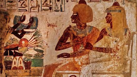 Im Tal der Noblen. Userhat und seine Frau Mutneferet (die Wandmalerei schmückt ihr Grab in Luxor) nehmen Speisen und Schmuck entgegen. Die Opfergaben sollen sie im Totenreich versorgen.