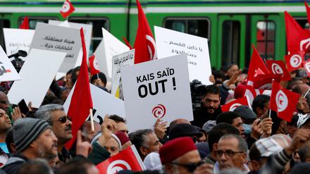 Demonstration gegen den immer autoritärer regierenden Präsidenten Saied.