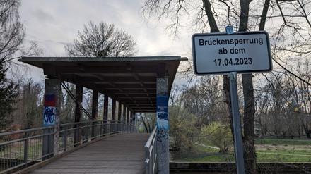 Die Fußgängerbrücke über die Nuthe wird zwei Wochen gesperrt.