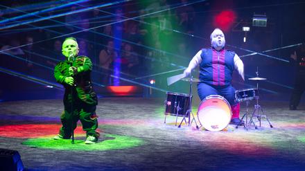 Kleinwüchsigenband. Dieses Duo namens Time Bandits gehört ebenfalls zu den von Till Lindemann ausgewählten Acts. 