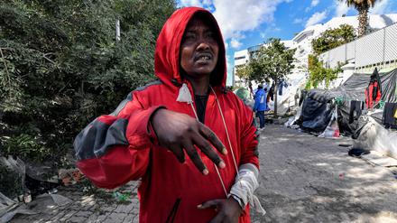 Am Tor zu Europa. Afrikanischer Migrant in einem provisorischen Zeltlager in Tunis (März 2023).