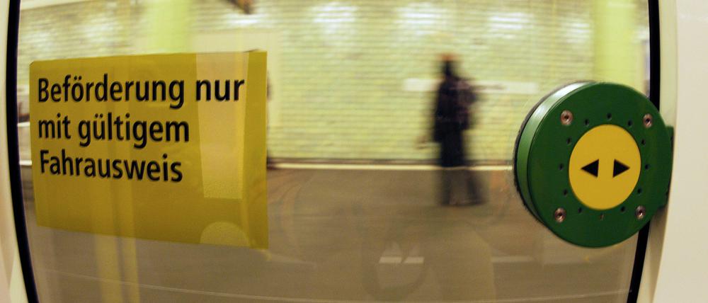 In Berlin wird über den Vorstoß in Potsdam diskutiert, Fahren ohne gültigen Fahrausweis nicht mehr anzuzeigen. (Archivfoto)