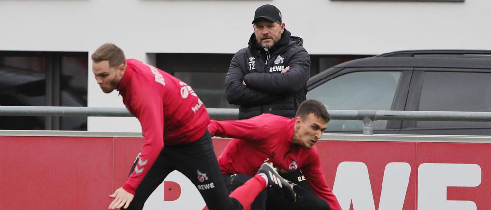 Der 1. FC Köln darf in den nächsten beiden Transferperioden keine Spieler verpflichten.