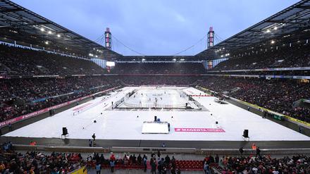 Volles Stadion. 2019 spielten die Haie ihr erstes Wintergame im Kölner Fußballstadion - damals gegen Düsseldorf.