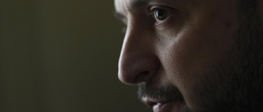Wolodymyr Selenskyj, Präsident der Ukraine, spricht während eines Interviews mit der Senior Vize-Präsidentin und Chefredakteurin der Nachrichtenagentur AP, Pace, in einem Zug auf der Fahrt von der Region Sumy nach Kiew. 