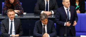 Habeck mit Lindner und Scholz auf der Regierungsbank.