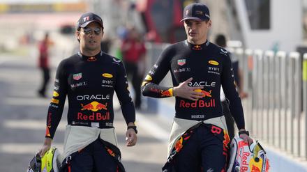Max Verstappens (r.) härtester Konkurrent in dieser Saison heißt Sergio Perez und kommt aus dem eigenen Rennstall.